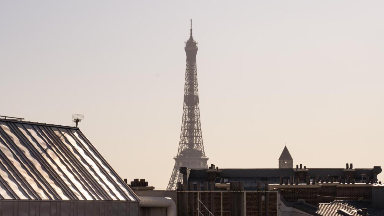 Monsieur George Hotel&Spa - Champs-Elysées Paris Extérieur photo The tower in 2006