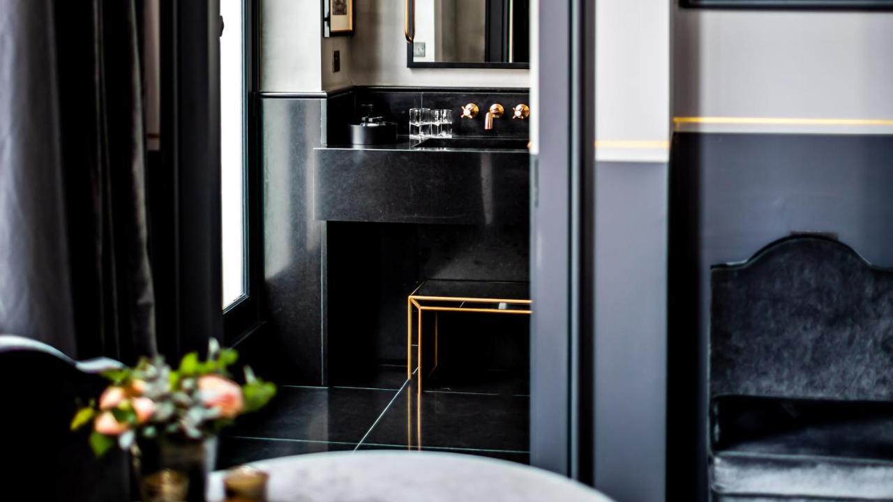 Monsieur George Hotel&Spa - Champs-Elysées Paris Extérieur photo A kitchen in a suite at the hotel