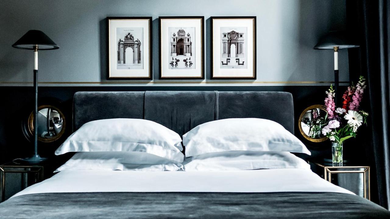 Monsieur George Hotel&Spa - Champs-Elysées Paris Extérieur photo A bedroom at the hotel
