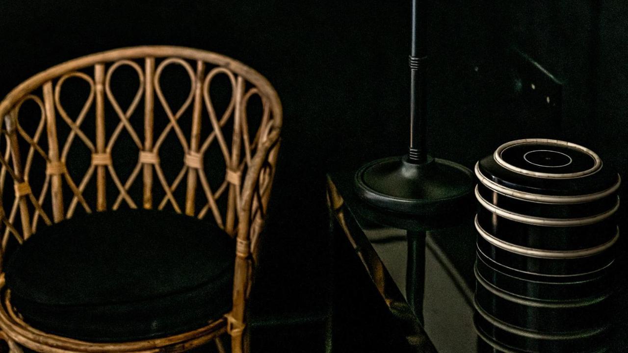 Monsieur George Hotel&Spa - Champs-Elysées Paris Extérieur photo A rattan chair