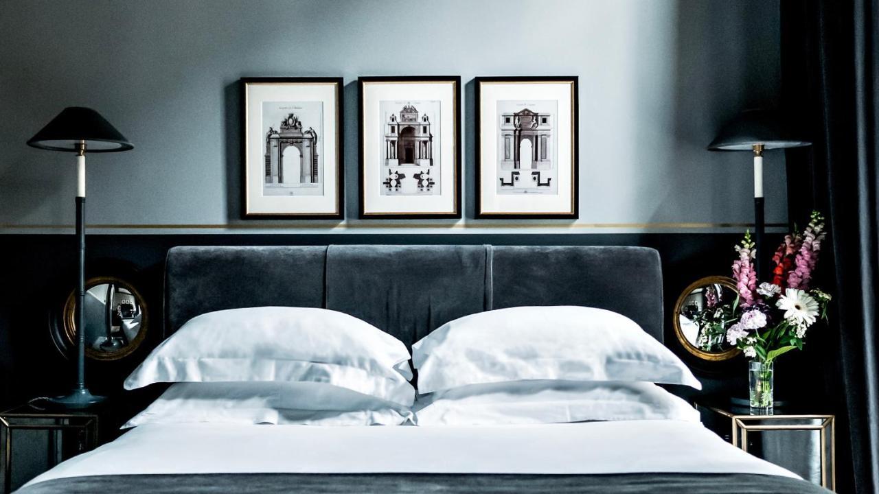 Monsieur George Hotel&Spa - Champs-Elysées Paris Extérieur photo A bedroom at the hotel