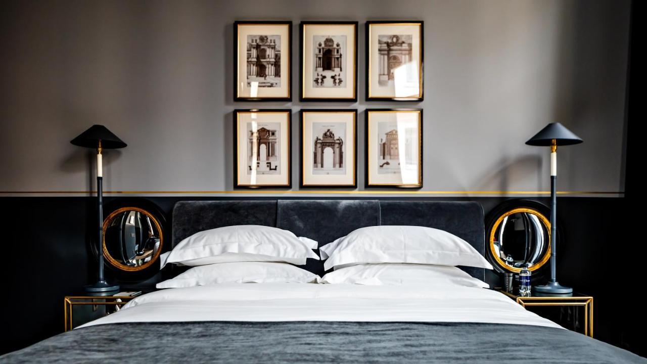 Monsieur George Hotel&Spa - Champs-Elysées Paris Extérieur photo A bedroom at the Hotel de Crillon
