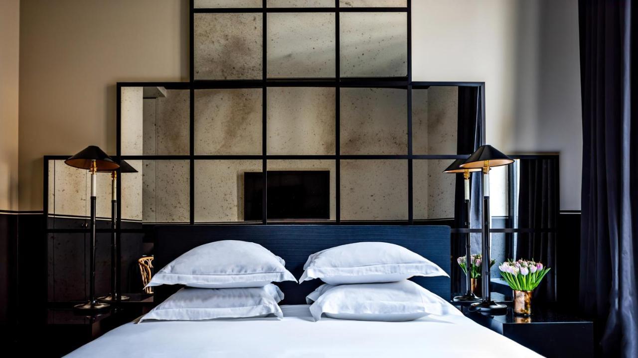 Monsieur George Hotel&Spa - Champs-Elysées Paris Extérieur photo A bedroom at the Hotel